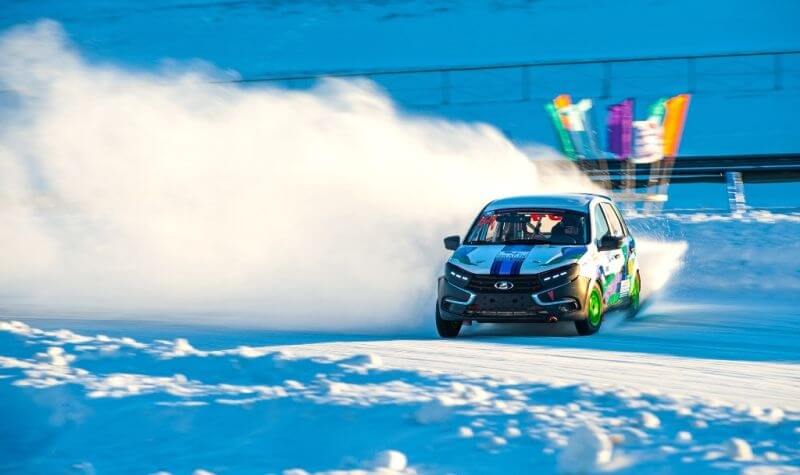 В Тольятти проходит чемпионат России по ледовым гонкам